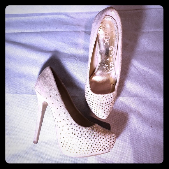 Brash Shoes - 3 for 10$Diamond accent tan heels